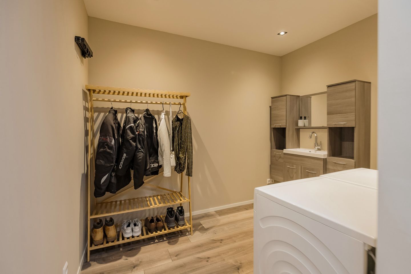 Foto 50 van IJmuiderstraatweg 65