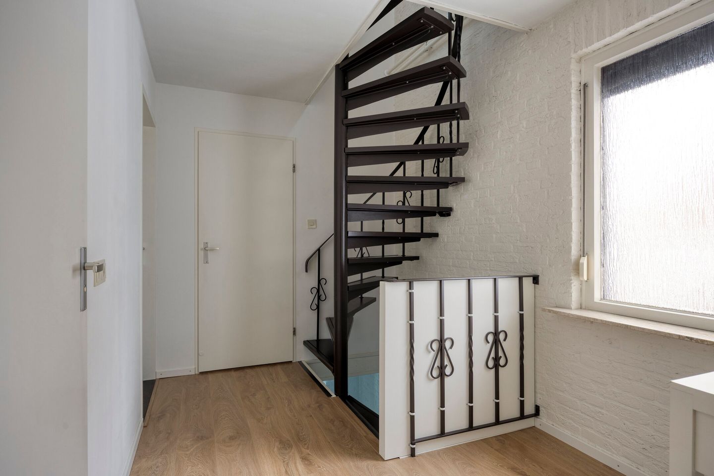 Photo 14 of Dokter Luijckxstraat 9