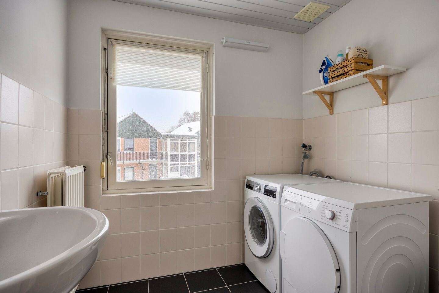 Photo 20 of Dokter Luijckxstraat 9