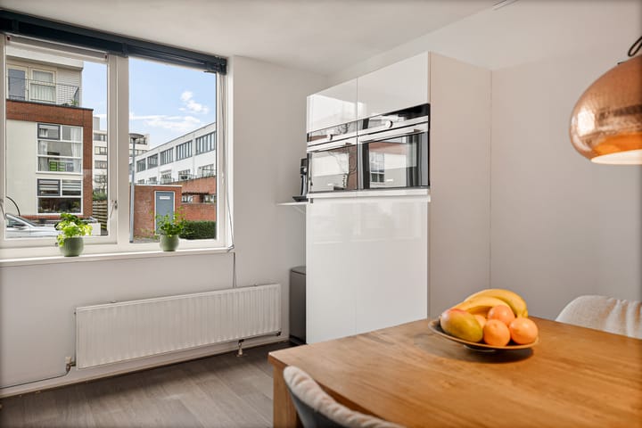 Foto 15 van L.B. Pearsonstraat 33