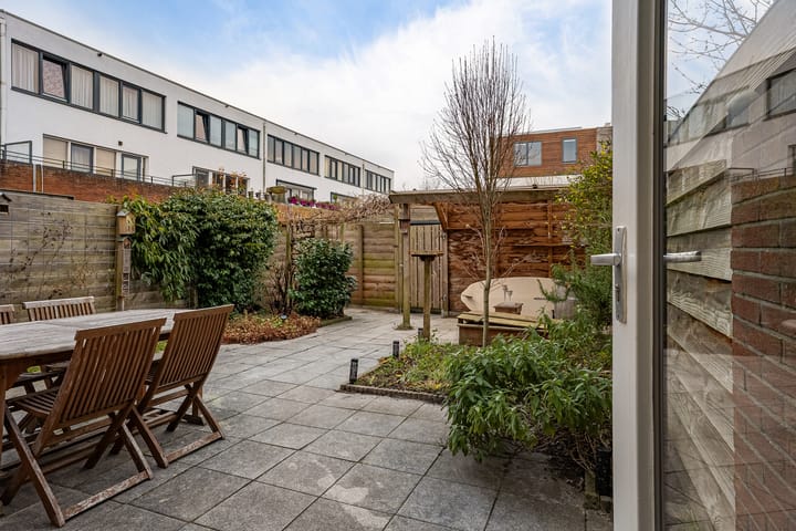 Foto 33 van L.B. Pearsonstraat 33