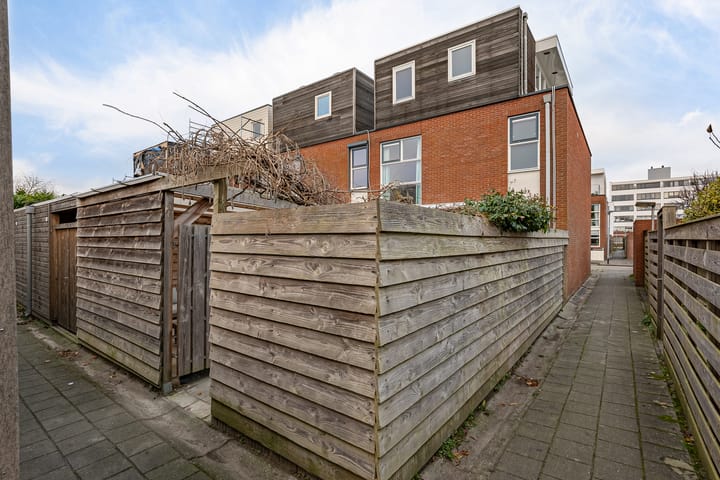 Foto 37 van L.B. Pearsonstraat 33