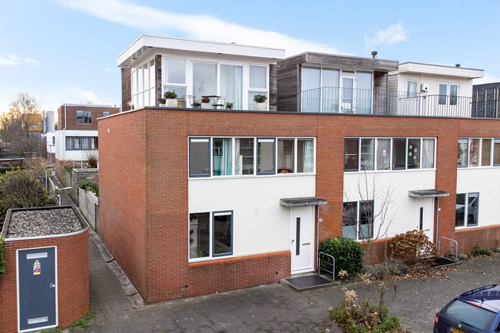 Foto 39 van L.B. Pearsonstraat 33