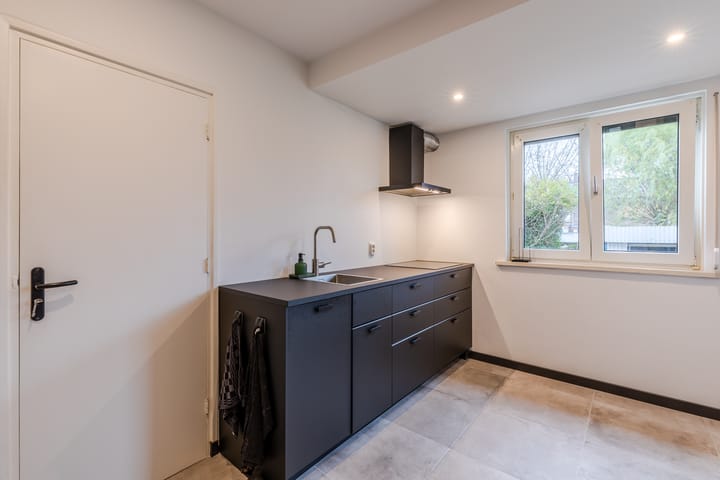 Foto 13 van Charles Vosstraat 21