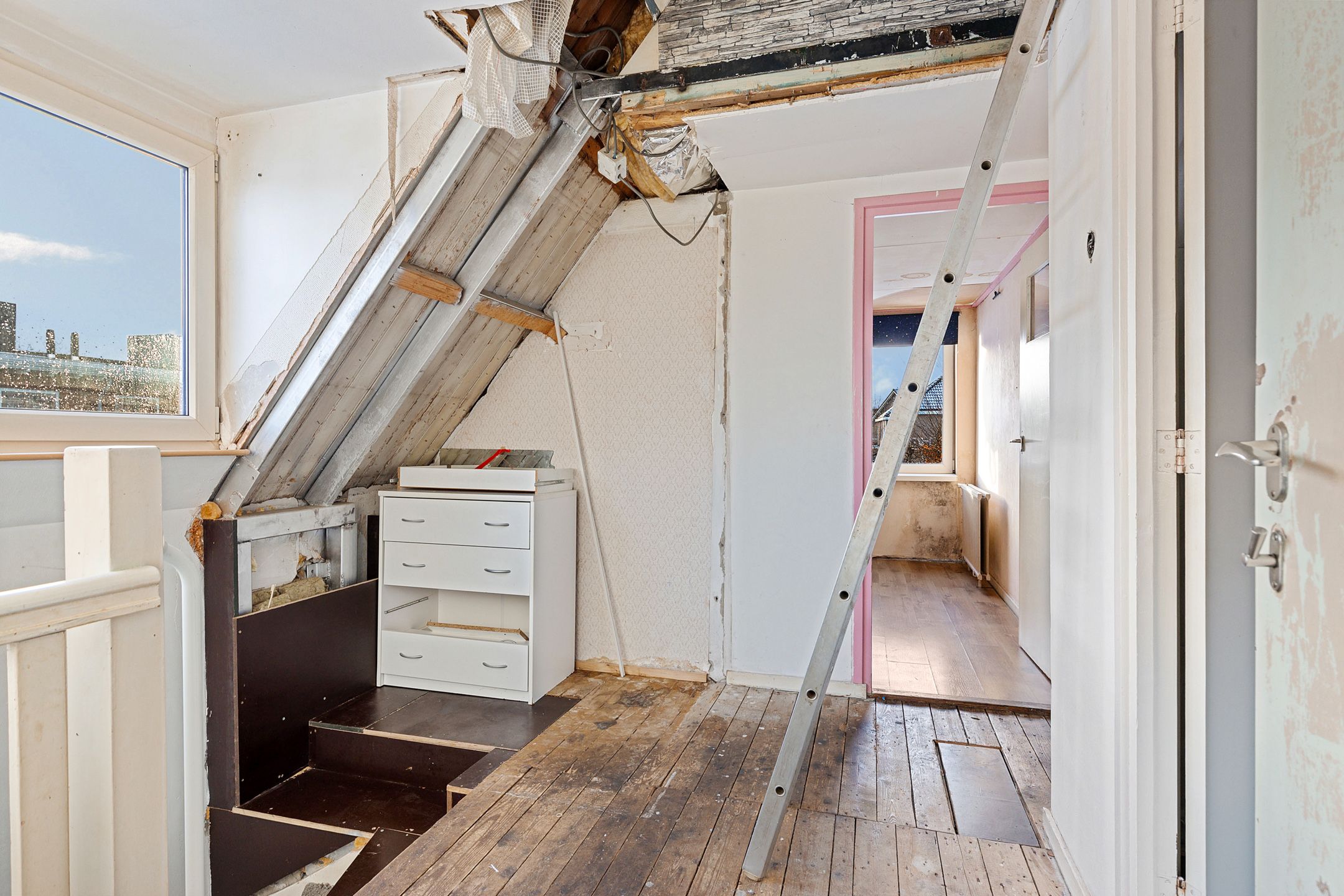 Photo 18 of Teugenaarsstraat 89