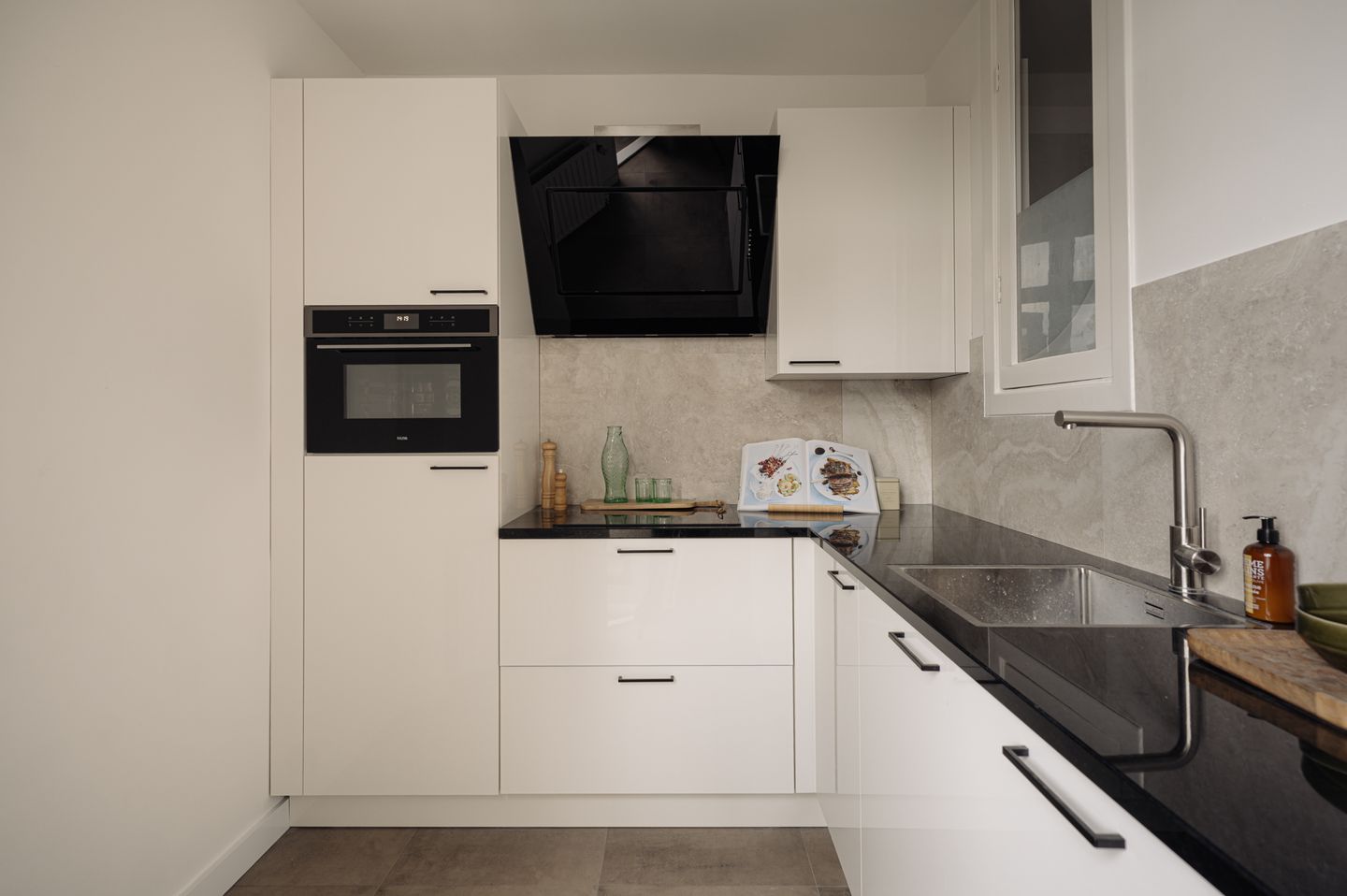 Foto 4 van Van Tuyll van Serooskerkenweg 4-3