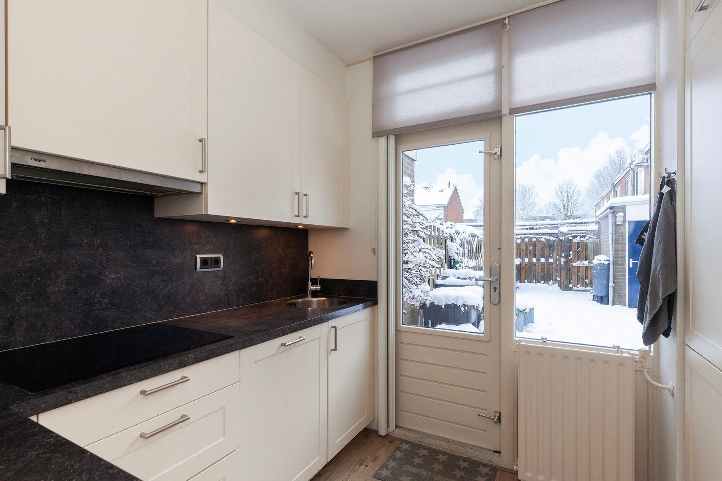 Photo 10 of Treubstraat 3