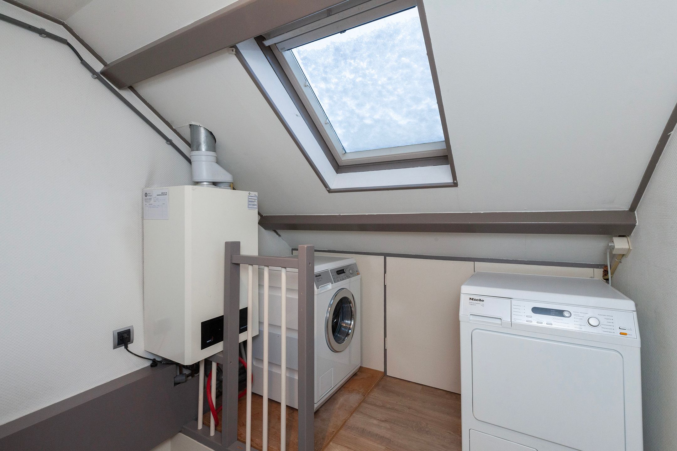 Photo 24 of Treubstraat 3