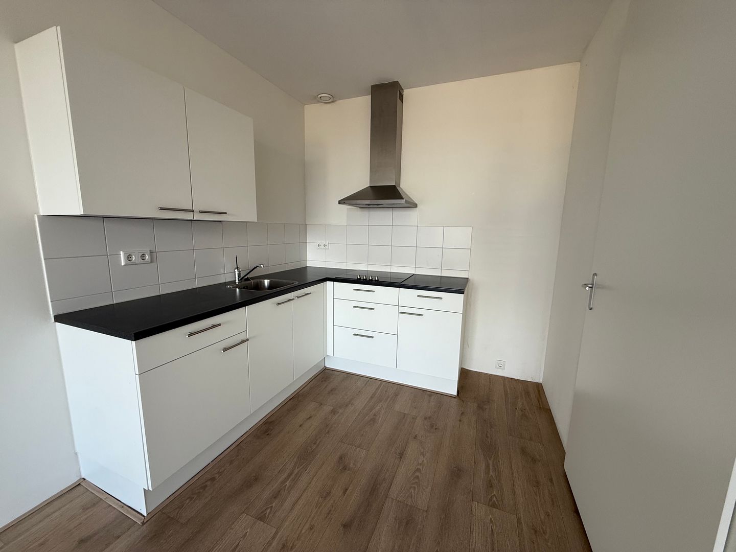 Photo 5 of Prins Bernhardstraat 1-F47