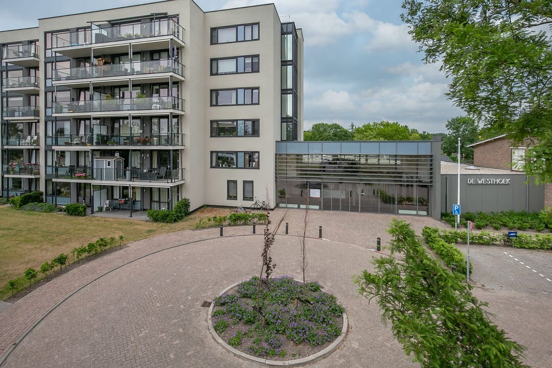 Photo 11 of Prins Bernhardstraat 1-F47