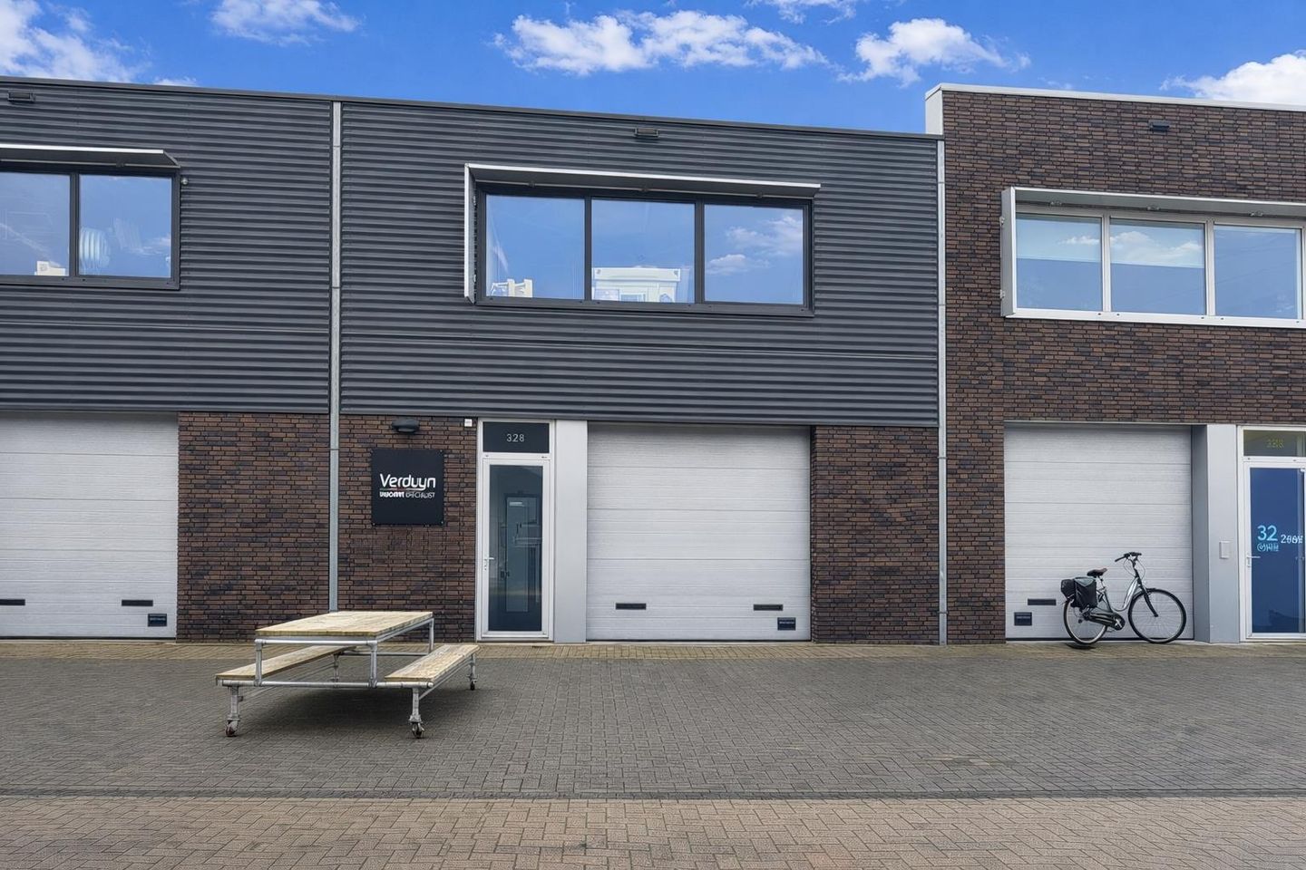 View photo 2 of Hoofdweg 328