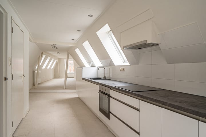 Photo 5 of Bisschopstraat 71