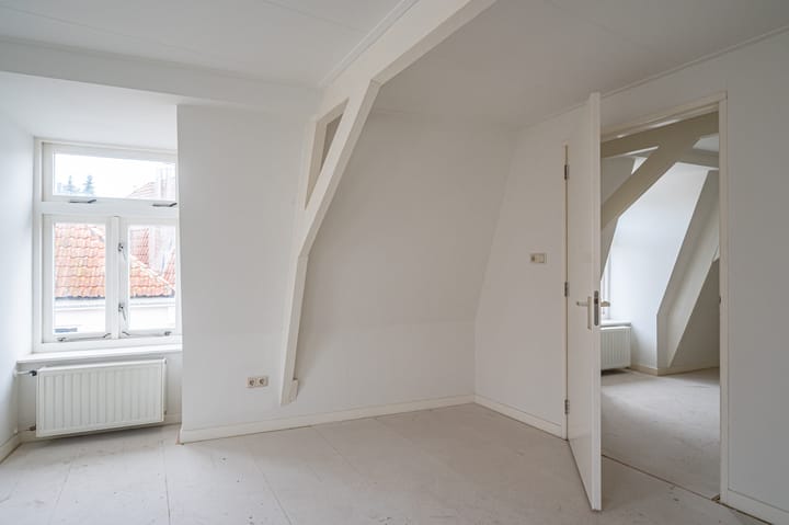 Photo 9 of Bisschopstraat 71