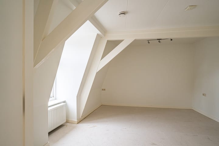 Photo 11 of Bisschopstraat 71