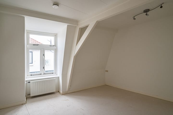 Photo 12 of Bisschopstraat 71