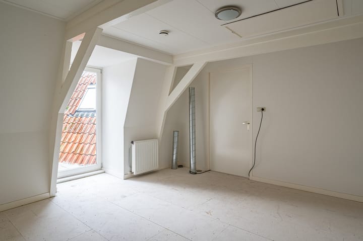 Photo 15 of Bisschopstraat 71