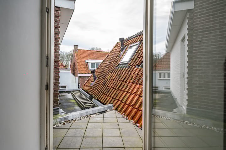 Photo 17 of Bisschopstraat 71