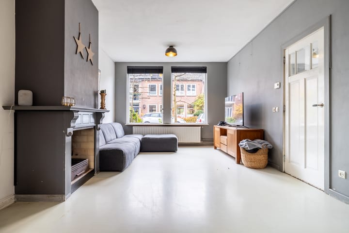 Photo 10 of Burgemeester Middelaerlaan 10