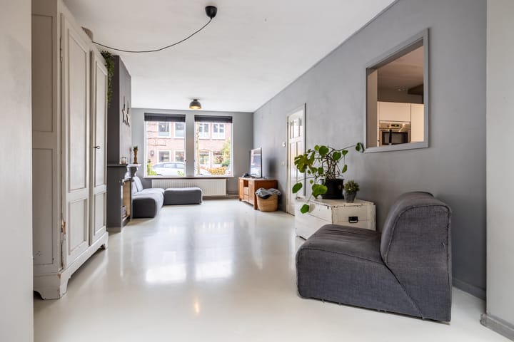 Photo 11 of Burgemeester Middelaerlaan 10