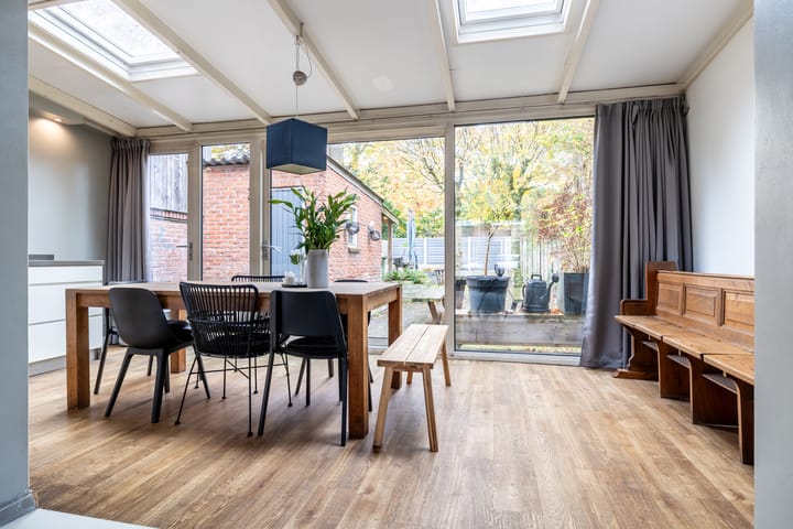 Photo 16 of Burgemeester Middelaerlaan 10