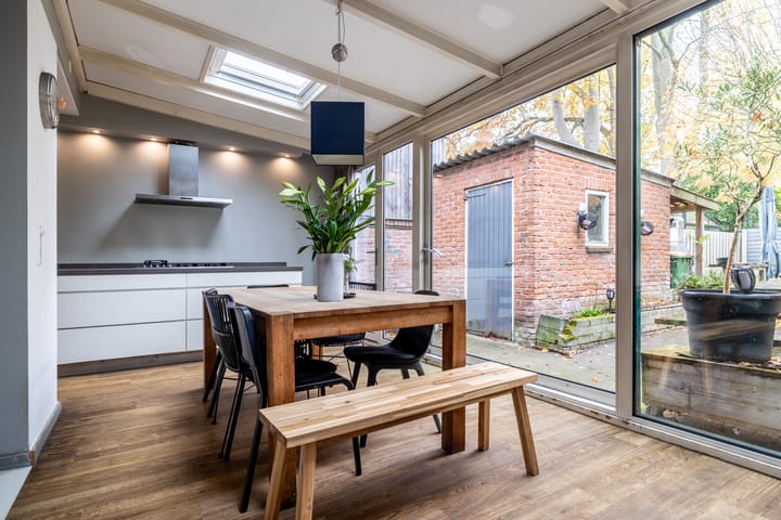 Photo 17 of Burgemeester Middelaerlaan 10