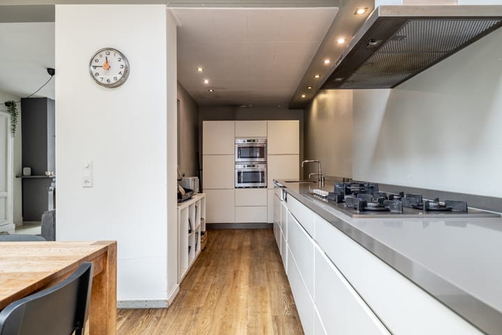 Photo 21 of Burgemeester Middelaerlaan 10