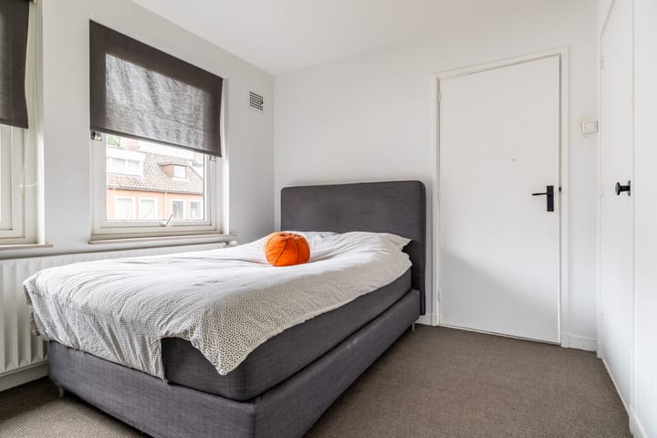 Photo 30 of Burgemeester Middelaerlaan 10