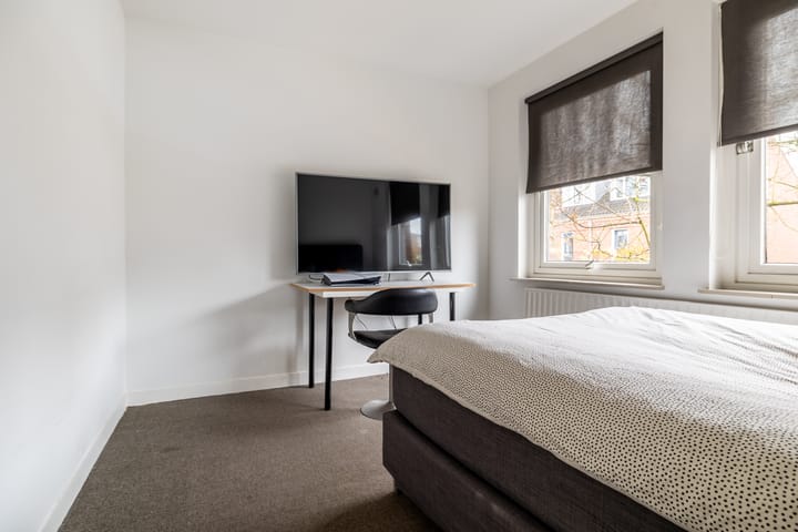 Photo 31 of Burgemeester Middelaerlaan 10