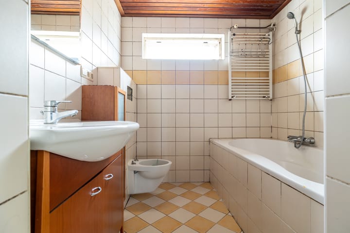 Photo 35 of Burgemeester Middelaerlaan 10