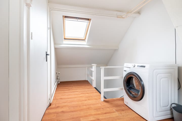 Photo 38 of Burgemeester Middelaerlaan 10