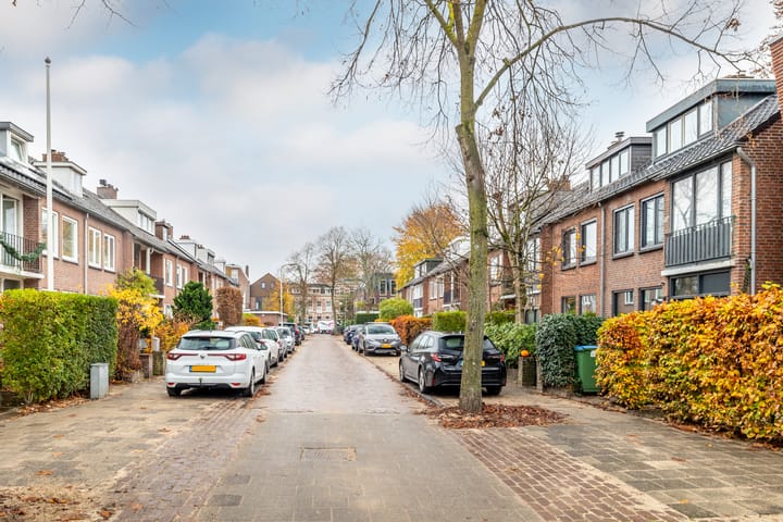 Photo 44 of Burgemeester Middelaerlaan 10