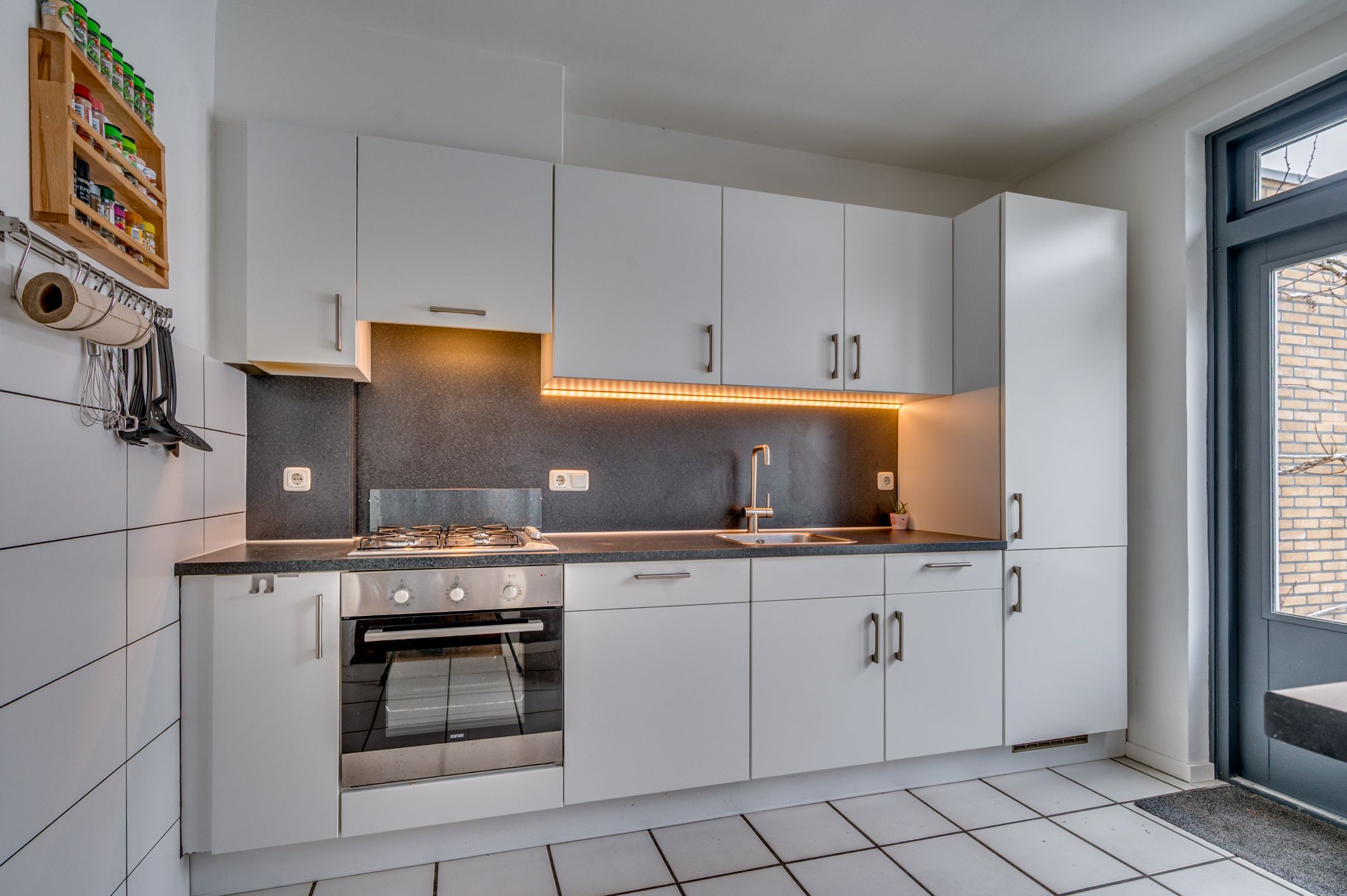 Photo 6 of Glazenapstraat 152