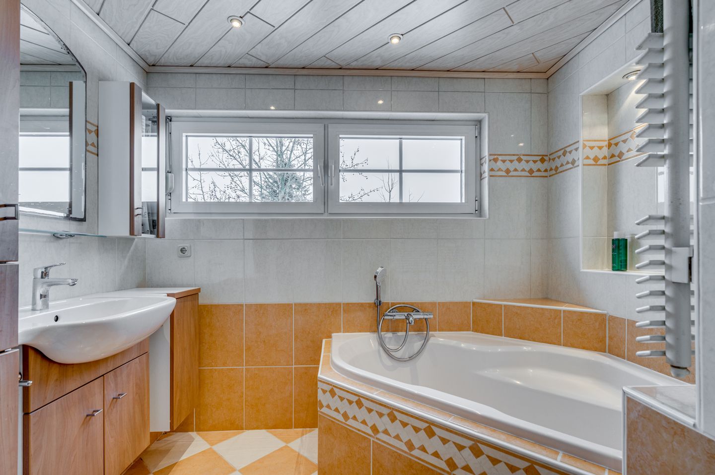 Photo 14 of Glazenapstraat 152