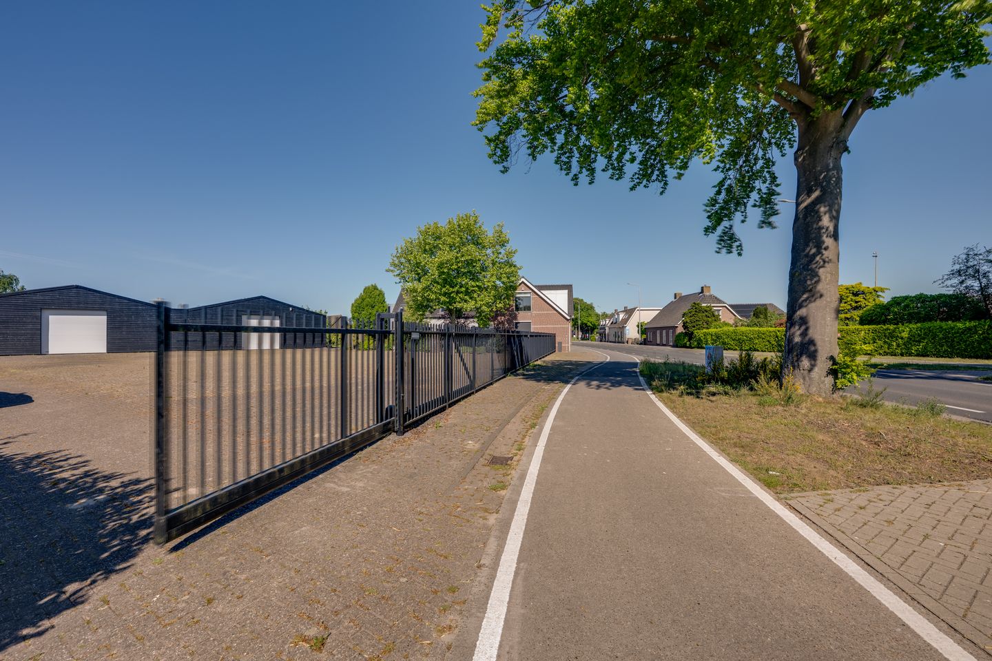 Bekijk foto 3 van Rucphenseweg 3