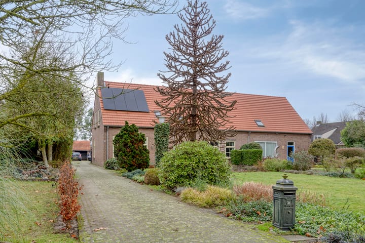 Photo 2 of Antoniusstraat 37