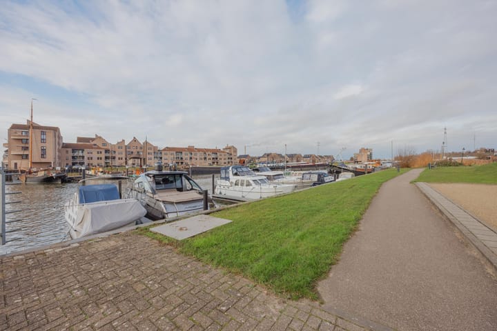 Foto 11 van Tolbrugplein 8