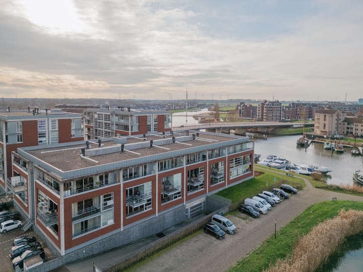 Foto 43 van Tolbrugplein 8