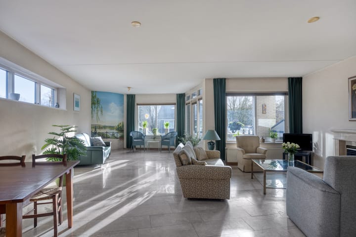 Foto 3 van Roode Leeuw 6