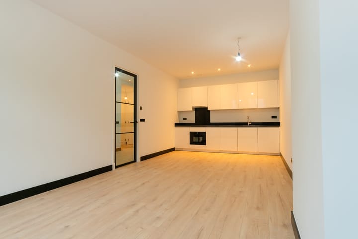 Photo 2 of Admiraal De Ruijterweg 55-1