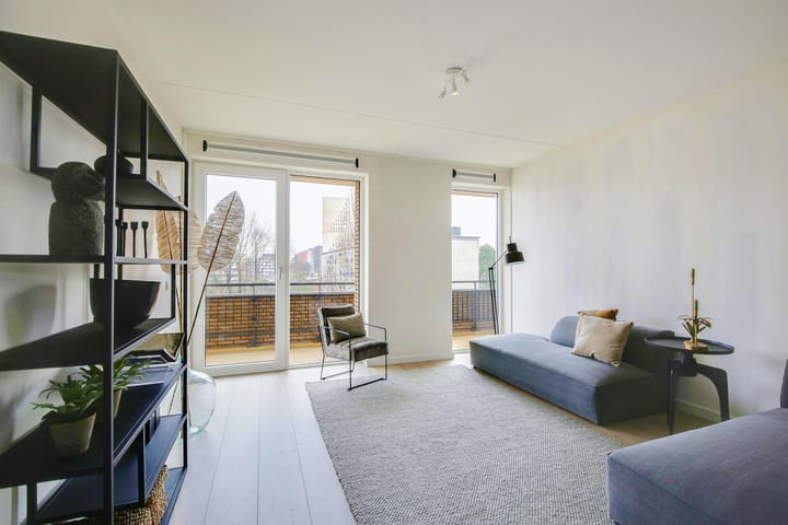 Photo 4 of Jan Tooropstraat 1-T