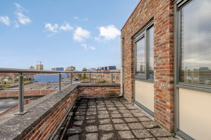 Foto 28 van Van Ostadestraat 64