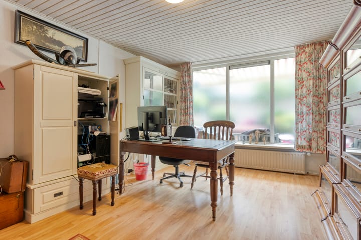 Foto 10 van Lessestraat 1