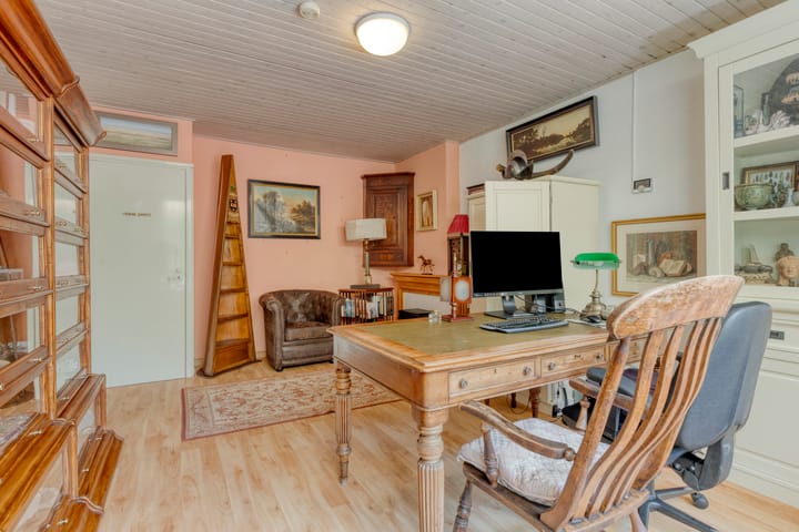 Foto 11 van Lessestraat 1