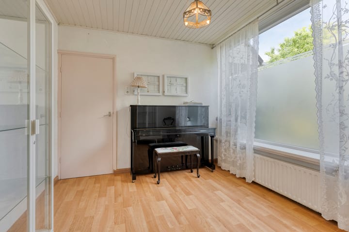 Foto 13 van Lessestraat 1