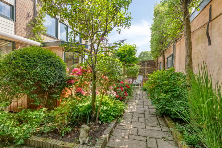 Foto 38 van Lessestraat 1