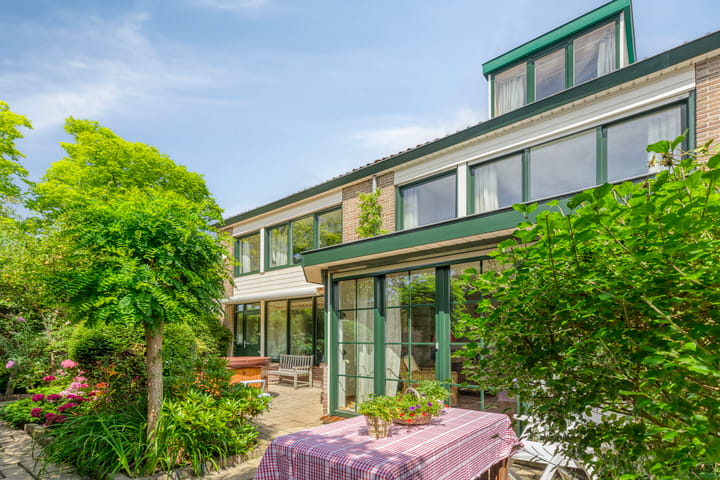 Foto 41 van Lessestraat 1