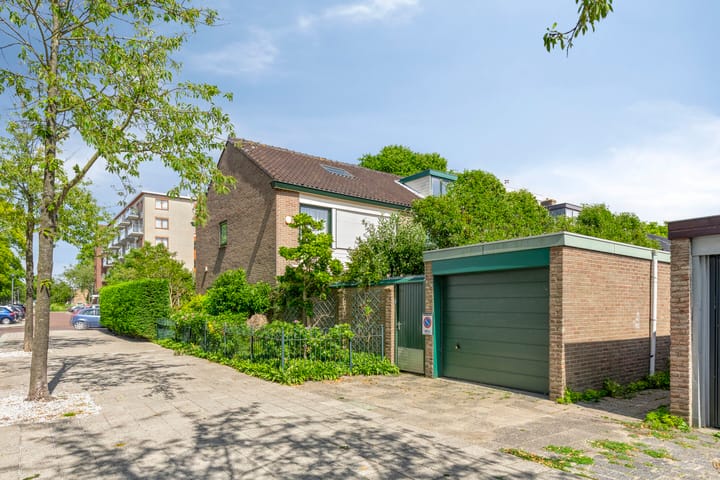 Foto 42 van Lessestraat 1