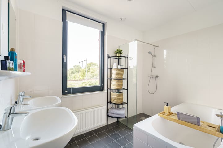 Photo 24 of Pieter van Musschenbroekstraat 221