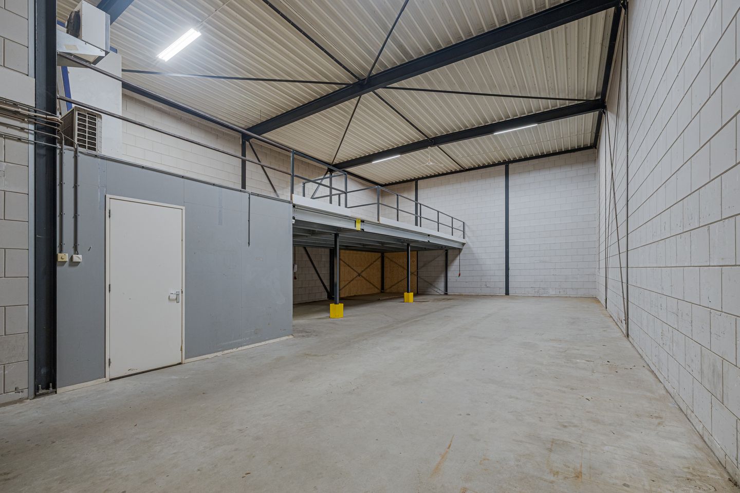 View photo 2 of Aventurijn 1004