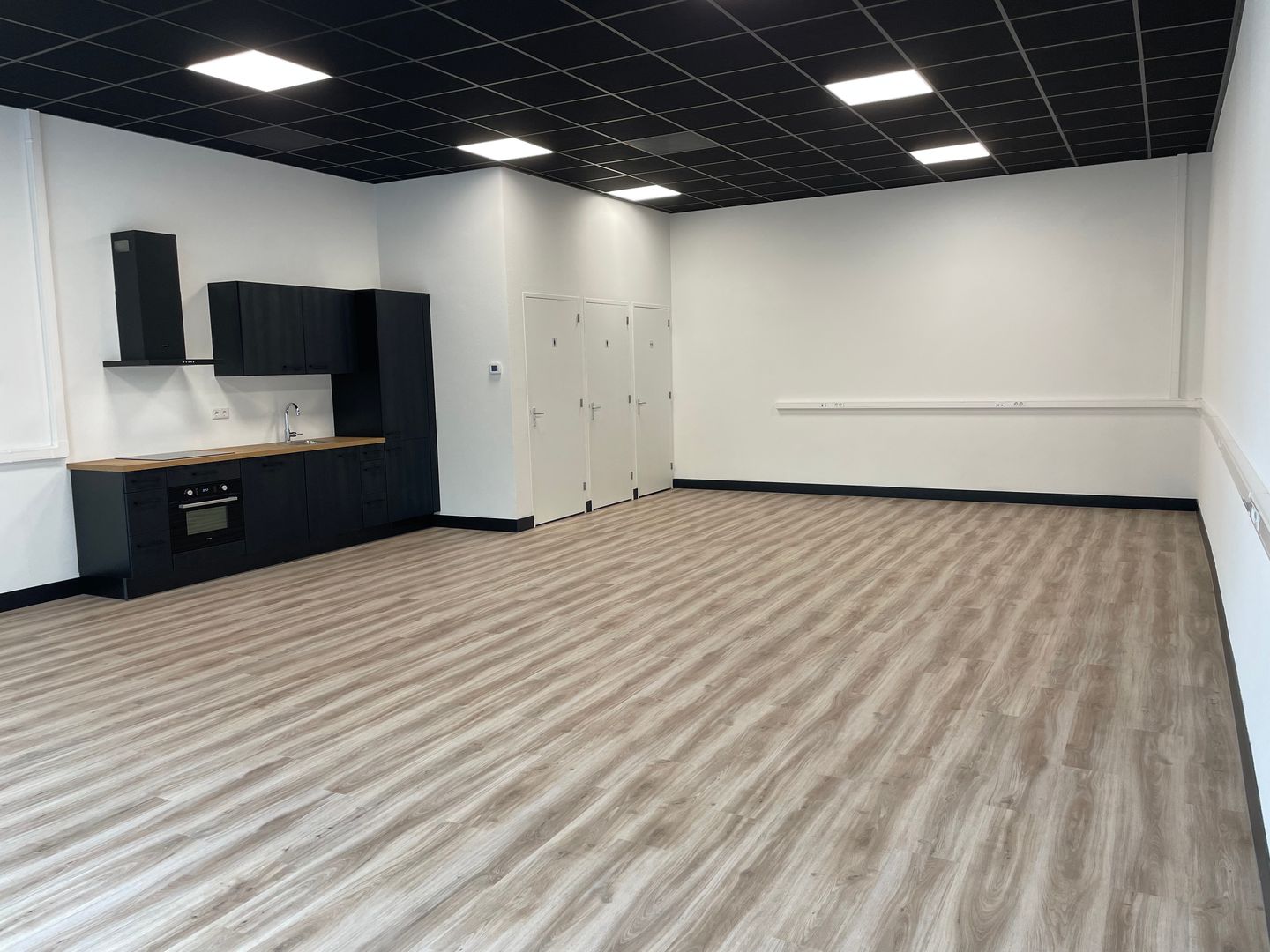 Bekijk foto 3 van Friesestraatweg 143-1